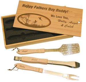Personalized Barbecue Set BBQ01 with a laser engravable top and 3 tools: A spatula, tongs & a grilling fork.