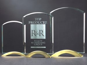 G2250 G2260 G2270 Arch Glass Award, clear arched glass for engraving mounted on a gold arched metal base