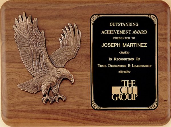 P1683 Walnut Eagle Plaque